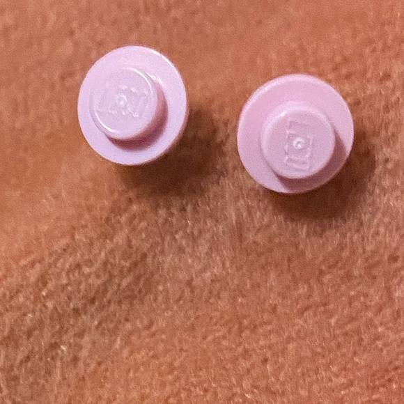 Small pink Lego stud earrings - Picture 3 of 3